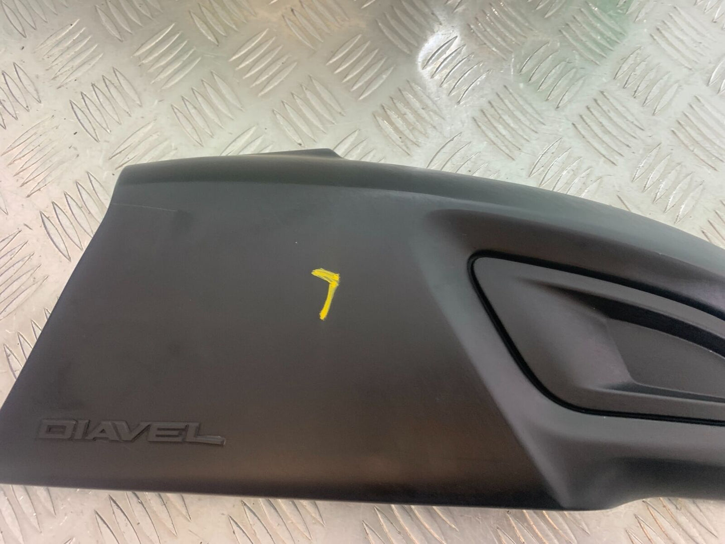 DUCATI DIAVEL 1200 LEFT AIR DUCT COVER   YEAR 2014-17 (CMB1054)