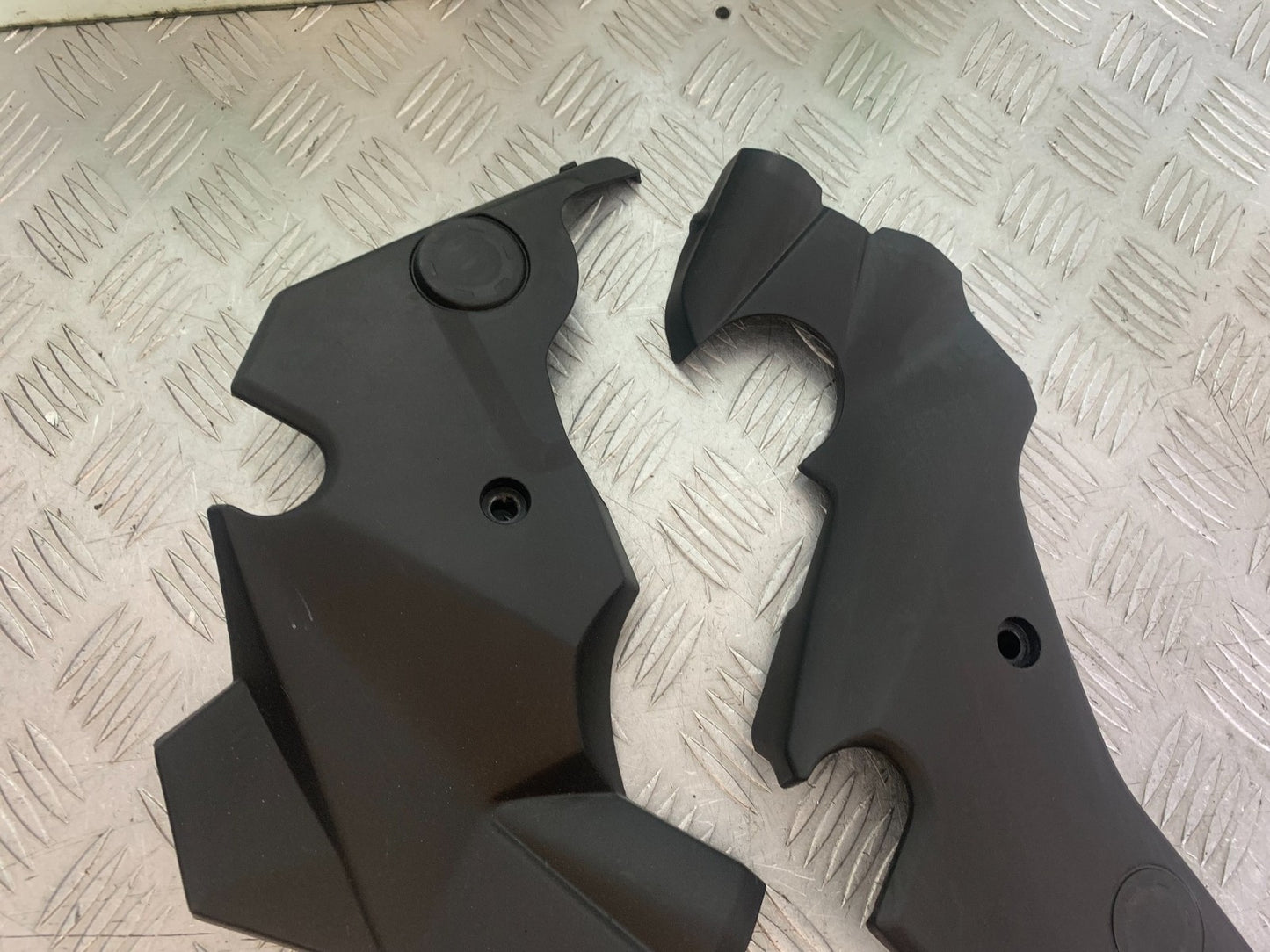 KAWASAKI ER6 N LEFT AND RIGHT FRAME COVERS   YEAR 2012-2017 (CMB1324)