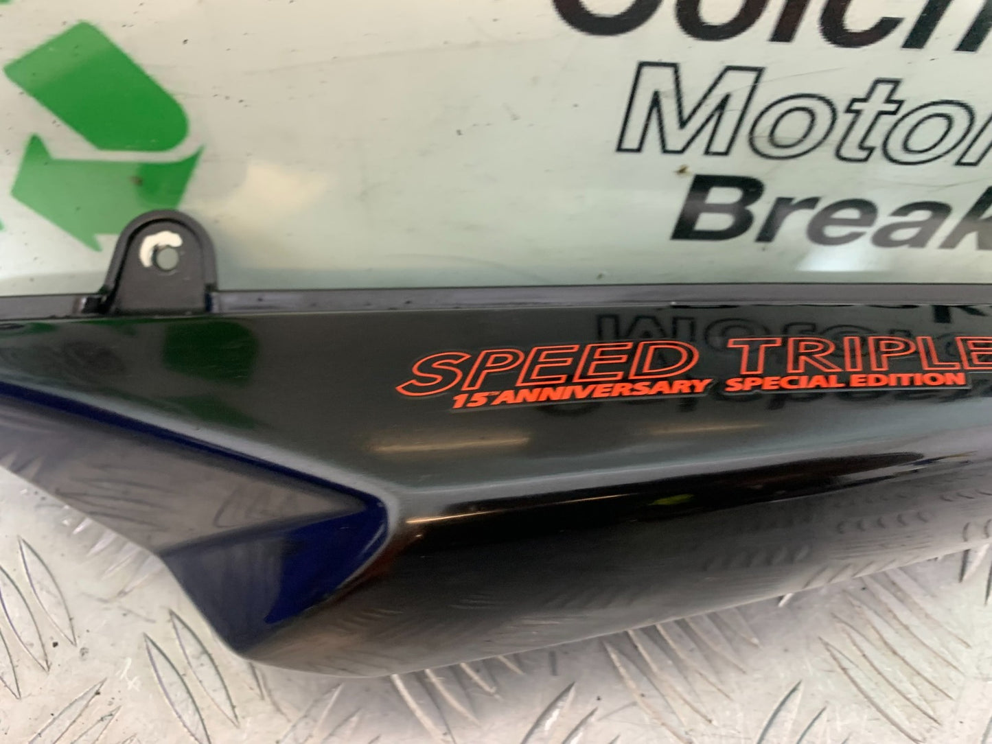 TRIUMPH SPEED TRIPLE R 1050 LEFT SEAT PANEL  2009 (CMB1183)