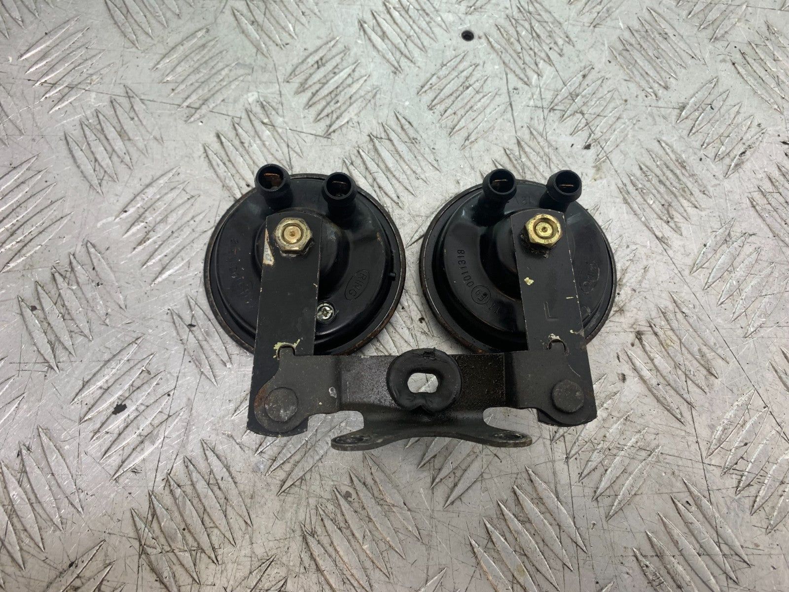 HONDA VT700 VT 700 SHADOW HORNS   YEAR 1984-85 (CMB1328)