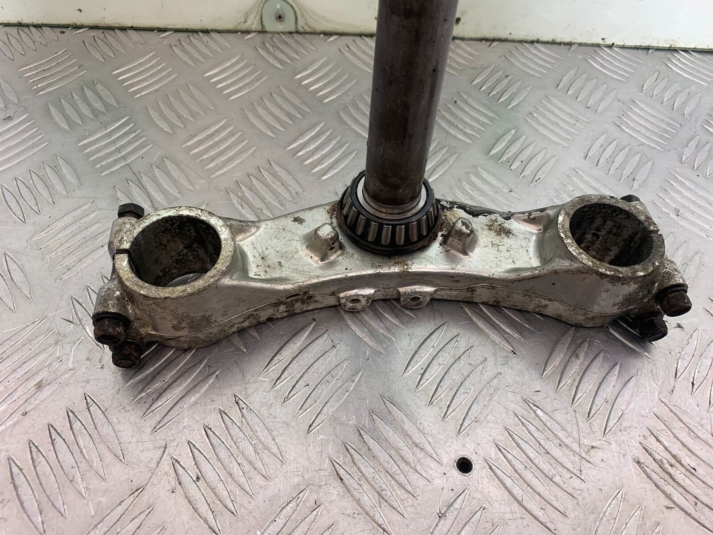 YAMAHA FJ1100 FJ 1100 BOTTOM YOKE  YEAR 1984-1985 (CMB1101)