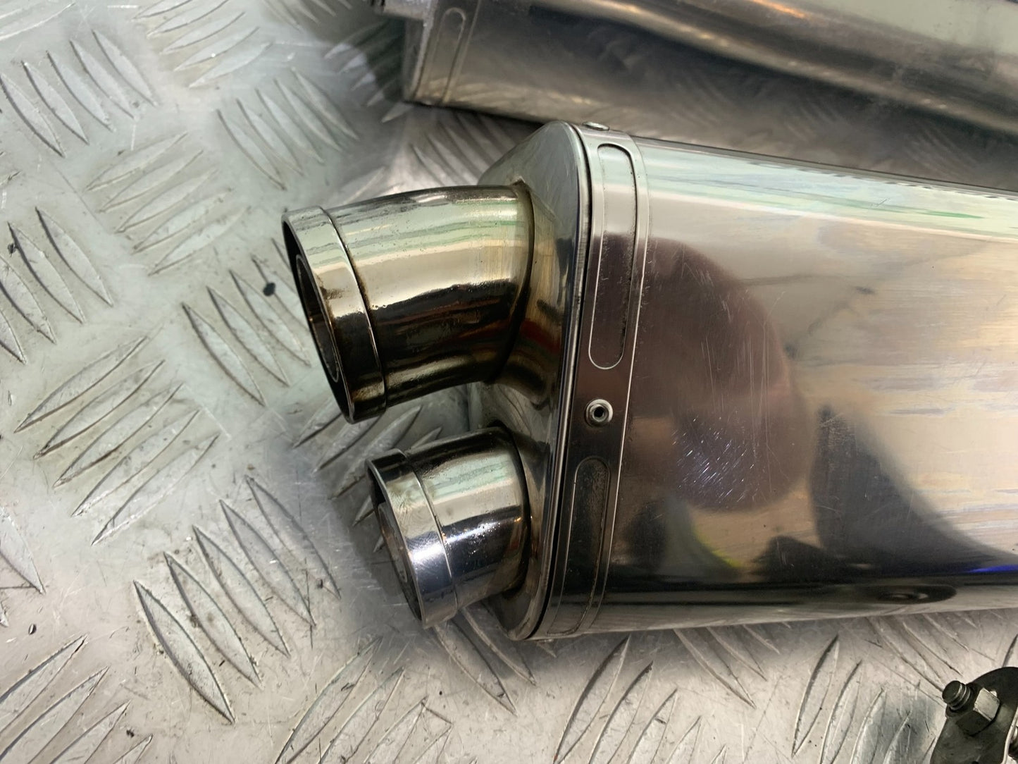 SUZUKI SV1000 SV 1000 TRI-OVAL SILENCERS  YEAR 2003-2007 (CMB1293)