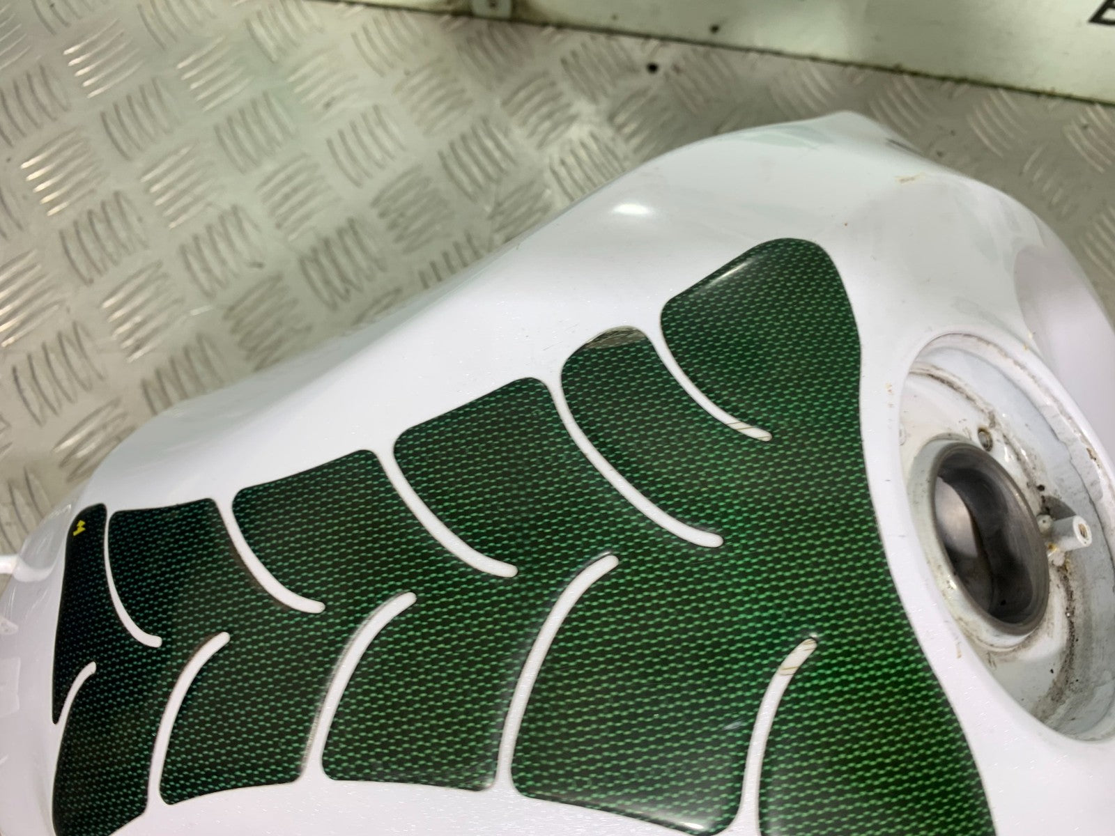 KAWASAKI ZX10R ZX10 R PETROL TANK  2008-2010 (CMB1301)