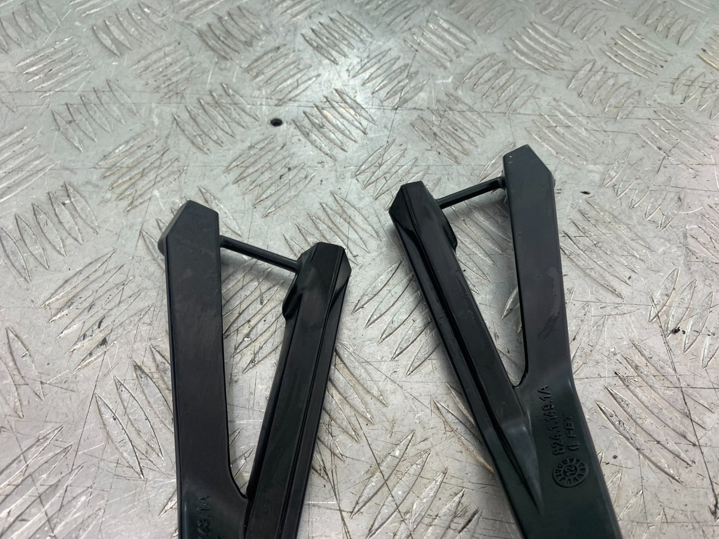 DUCATI 1198 S REAR HANGERS AND PEGS  YEAR 2009-2011 (CMB1219)