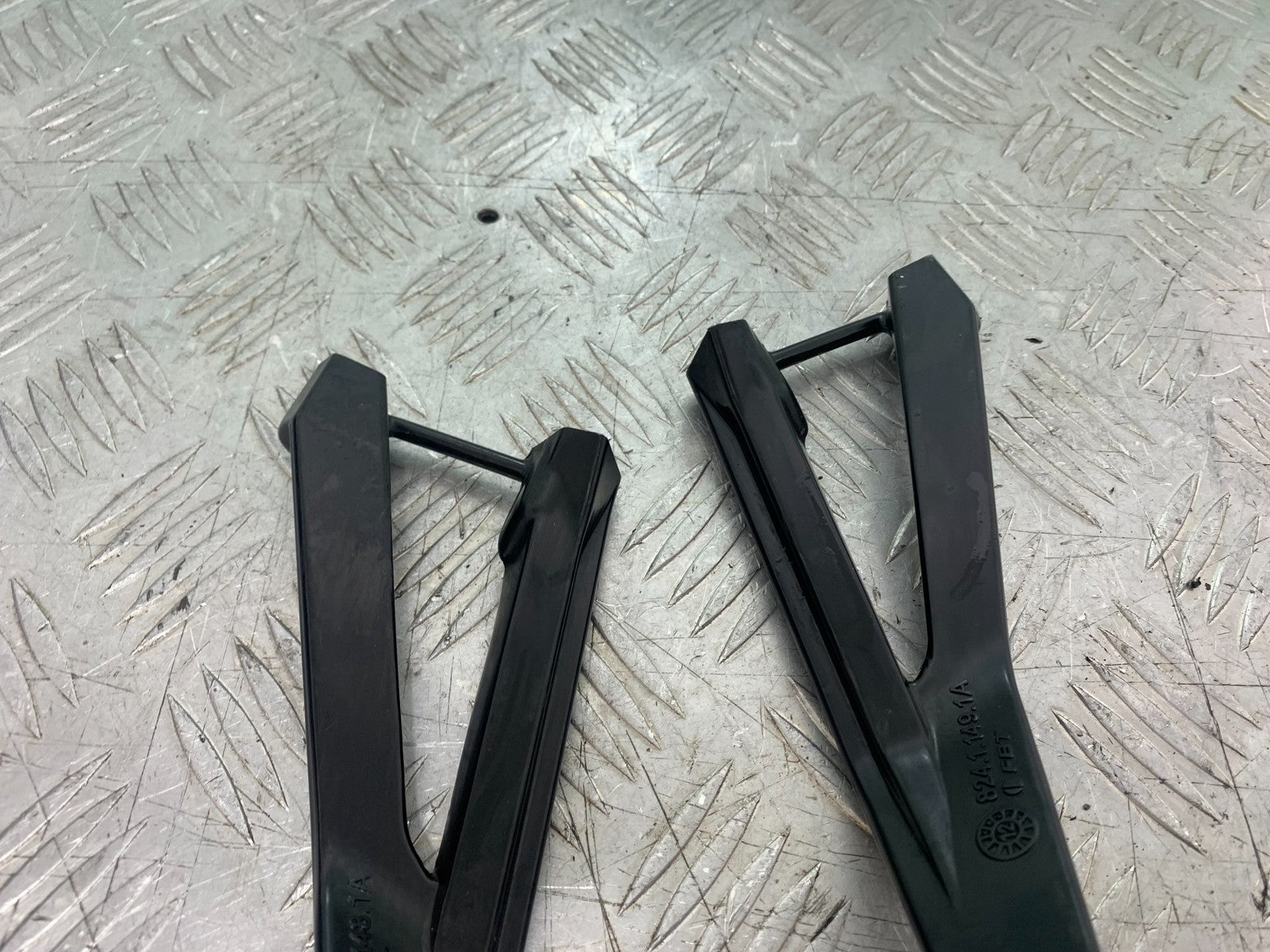 DUCATI 1198 S REAR HANGERS AND PEGS  YEAR 2009-2011 (CMB1219)