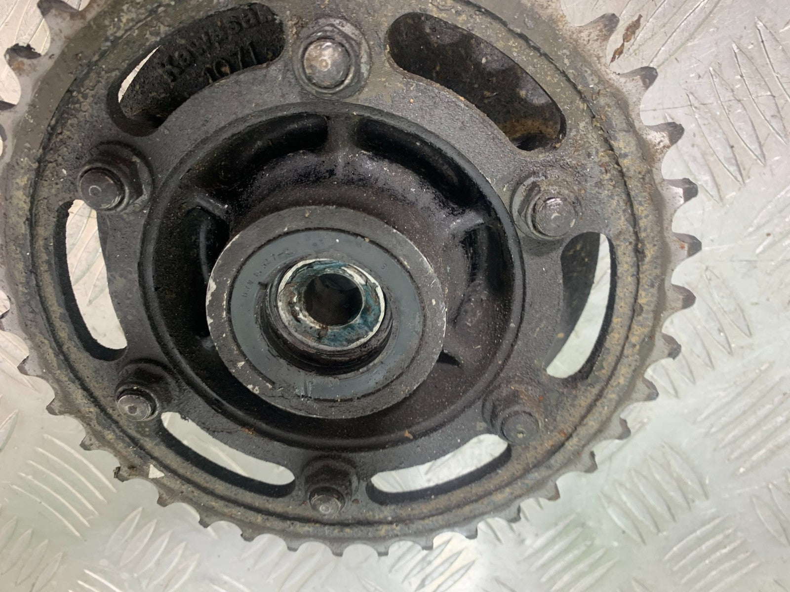 KAWASAKI GPZ600 GPZ 600 SPROCKET CARRIER   YEAR 1988-90 (CMB1258)