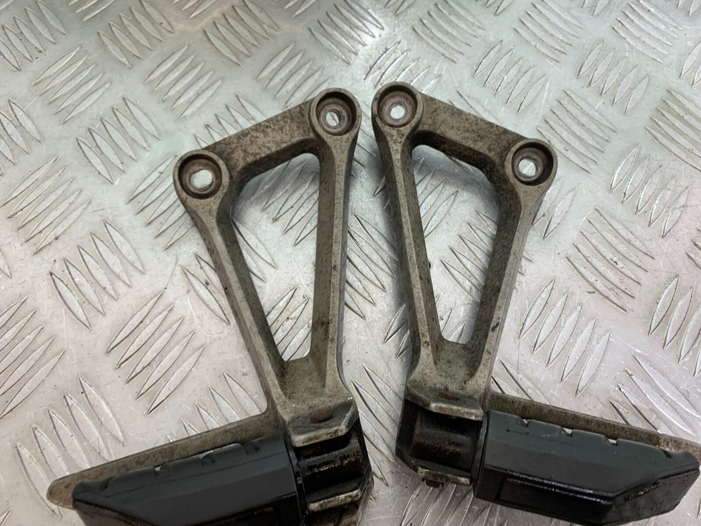 HONDA CBR500R CBR 500 R REAR HANGERS AND PEGS  YEAR 2012-16 (CMB1048)