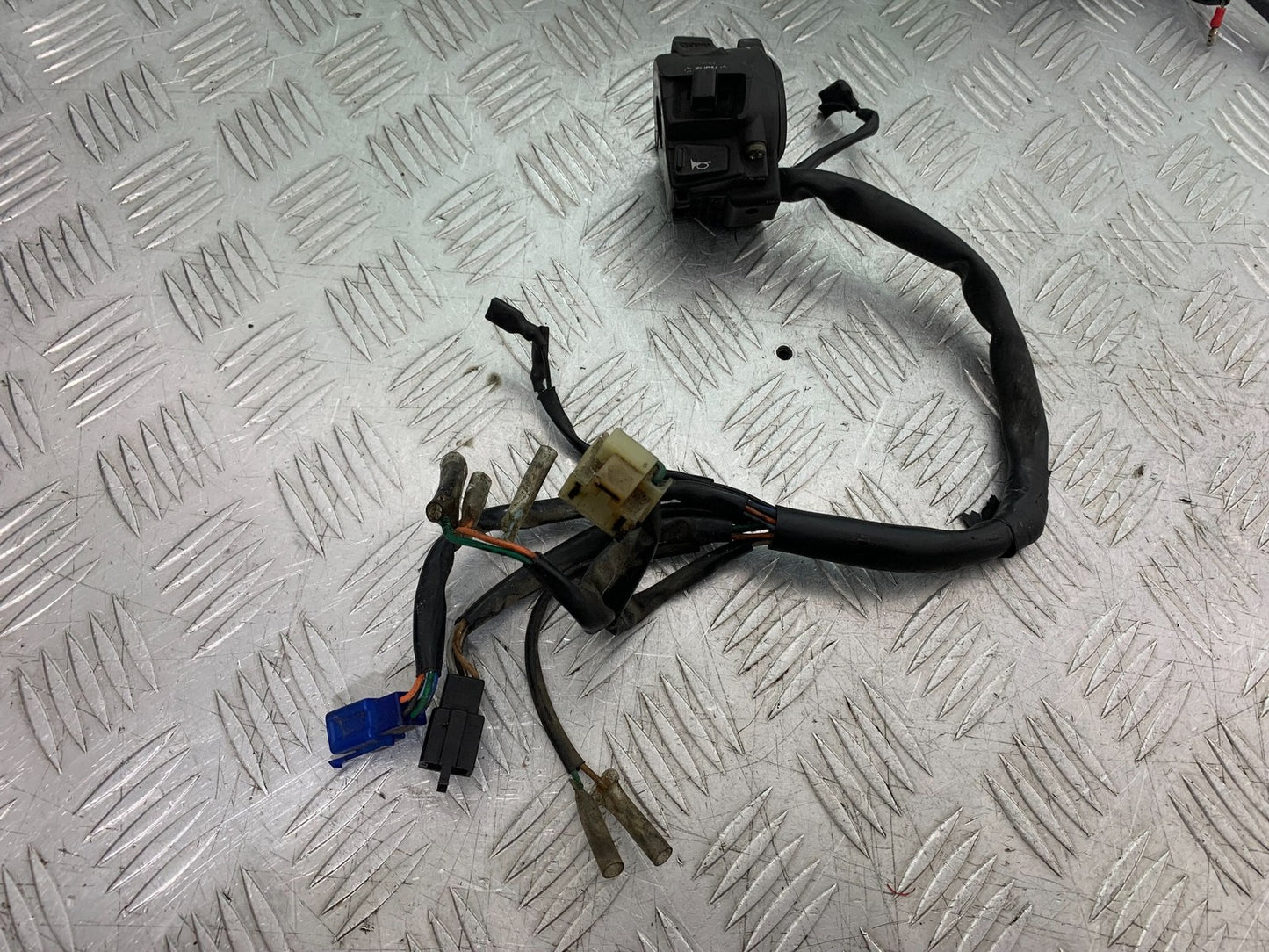 HONDA CB600 CB 600 HORNET LEFT SWITCH GEAR   YEAR 1998-2002 (CMB1297)