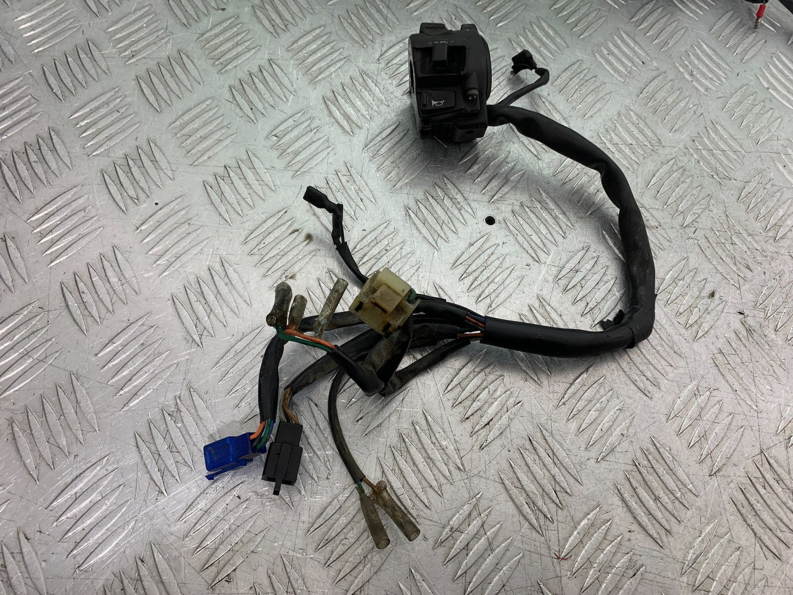 HONDA CB600 CB 600 HORNET LEFT SWITCH GEAR   YEAR 1998-2002 (CMB1297)