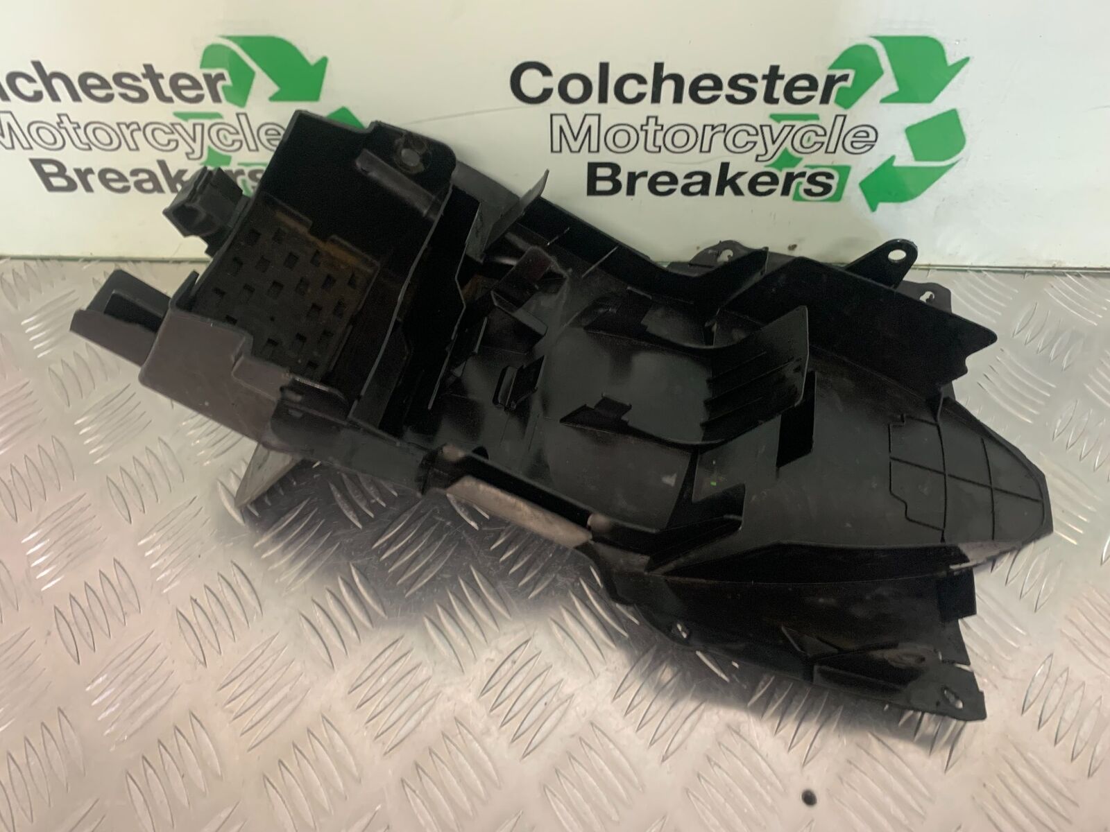 SUZUKI SV1000 SV 1000 K3 UNDERTRAY  YEAR 2004 (STOCK 970)