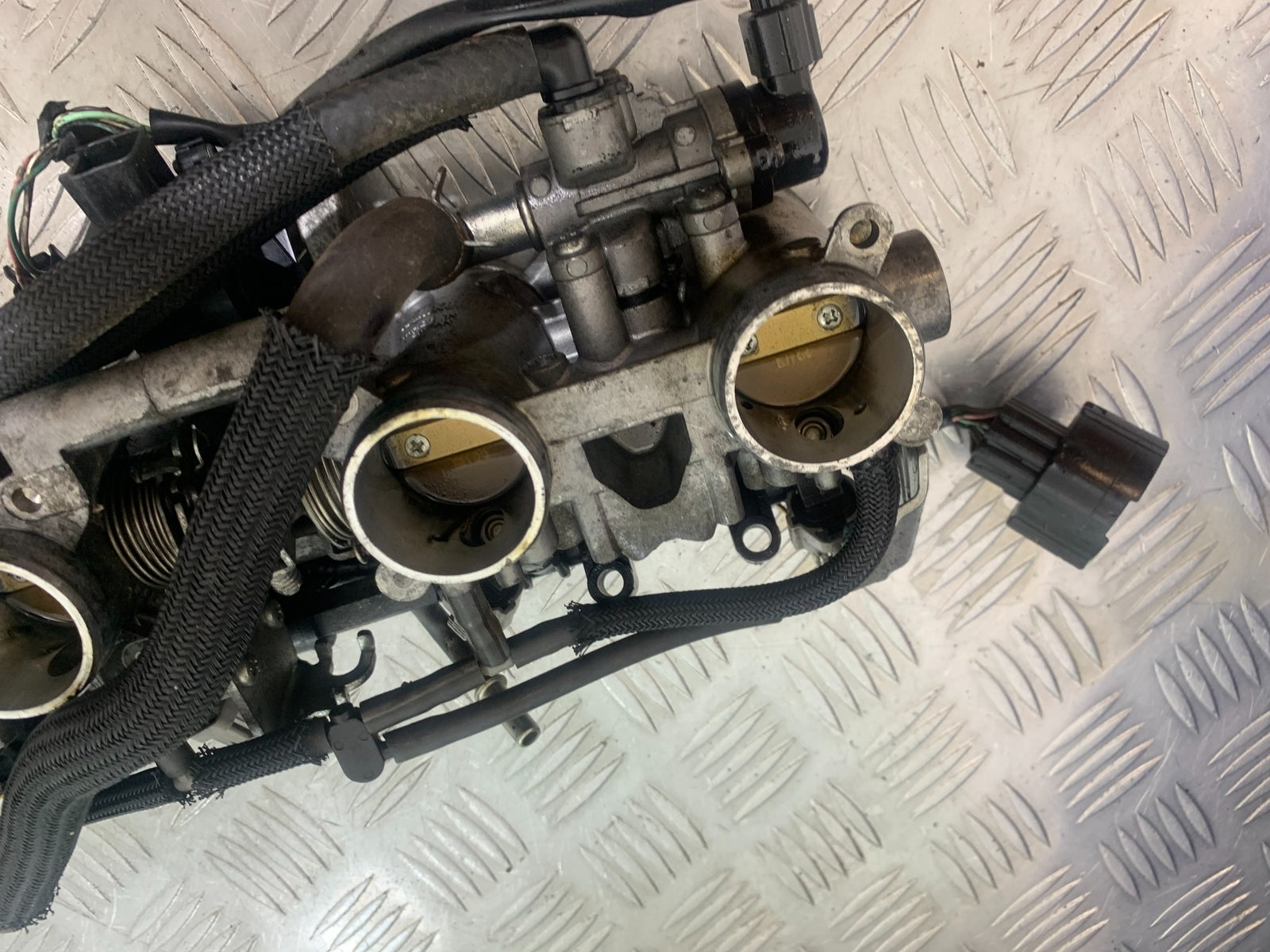 SUZUKI GSF650 GSF 650 THROTTLE BODIES   YEAR 2007-2009  (CMB1161)