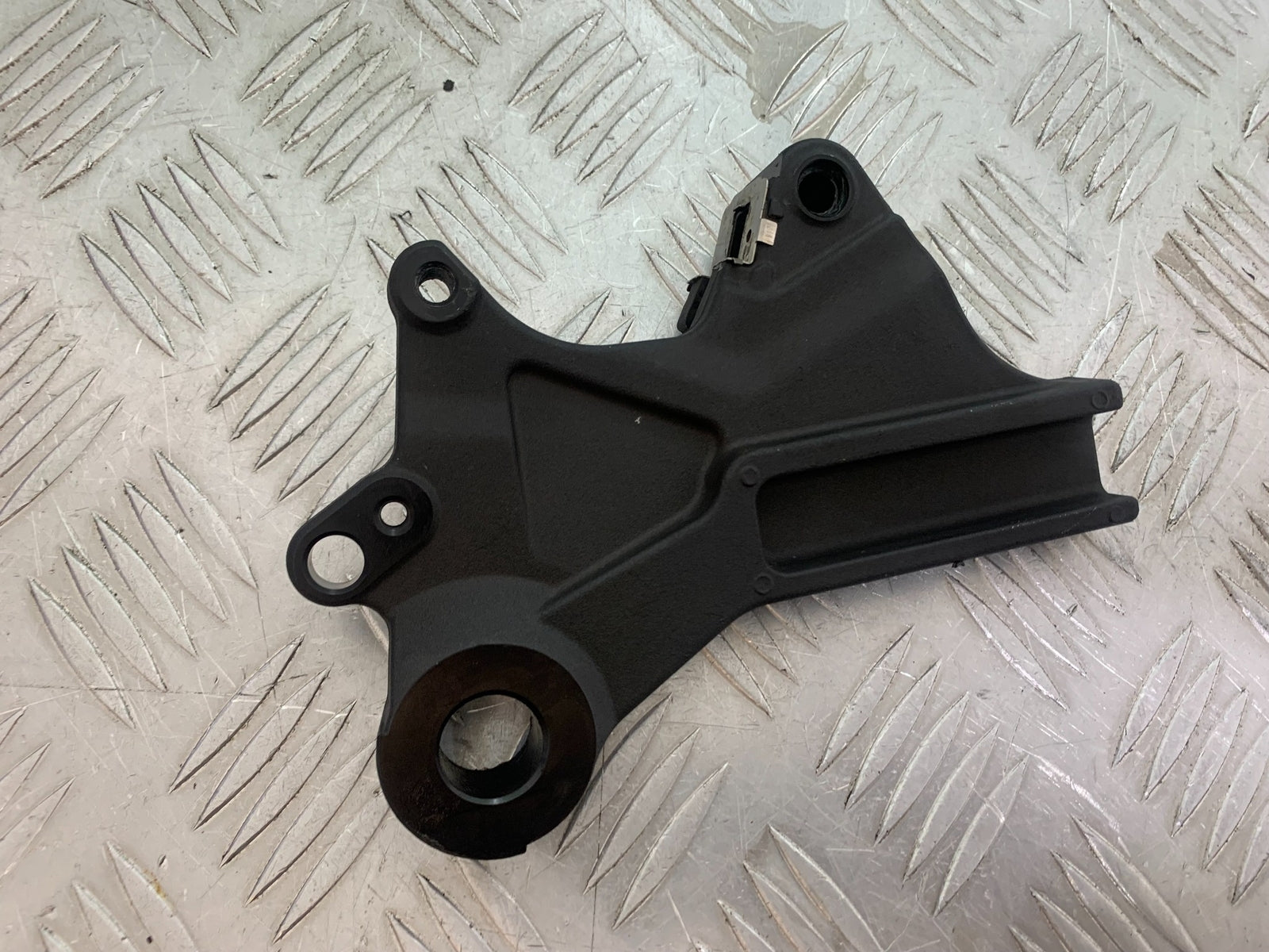 TRIUMPH TRIDENT 660 REAR CALIPER BRACKET  YEAR 2021-2024 (CMB1148)