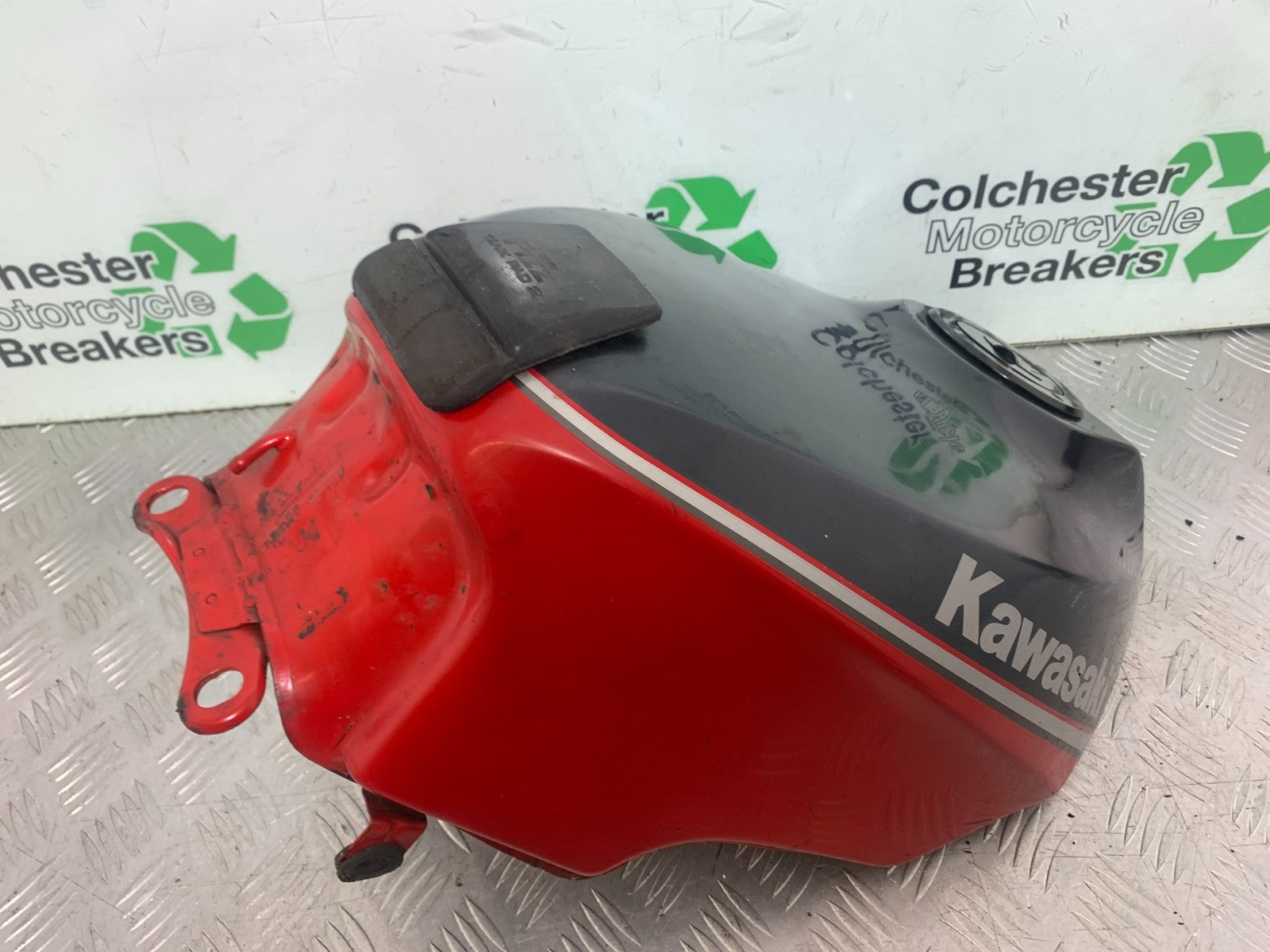 KAWASAKI GPZ600 GPZ 600 PETROL TANK YEAR 1988-90 (CMB1258)