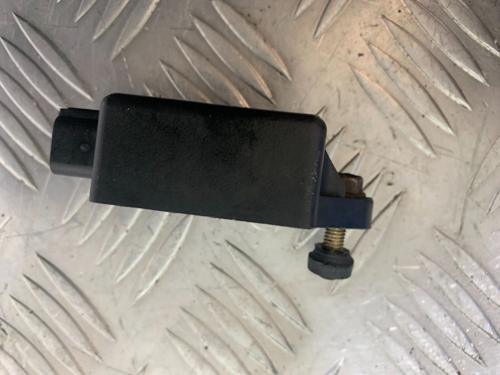 KAWASAKI Z750 ZR750 ZR-7S RELAY  UNIT  YEAR 1999-05 (CMB1135)