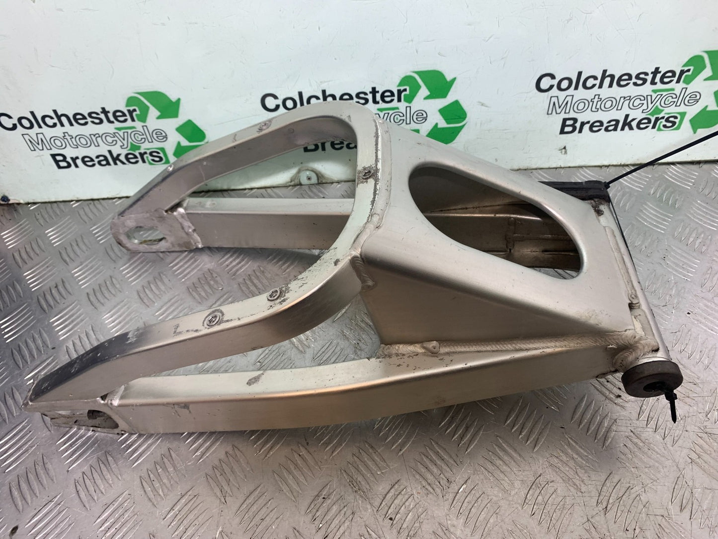YAMAHA YZF R1 4XV SWINGARM   YEAR 1998-99 (CMB1291)