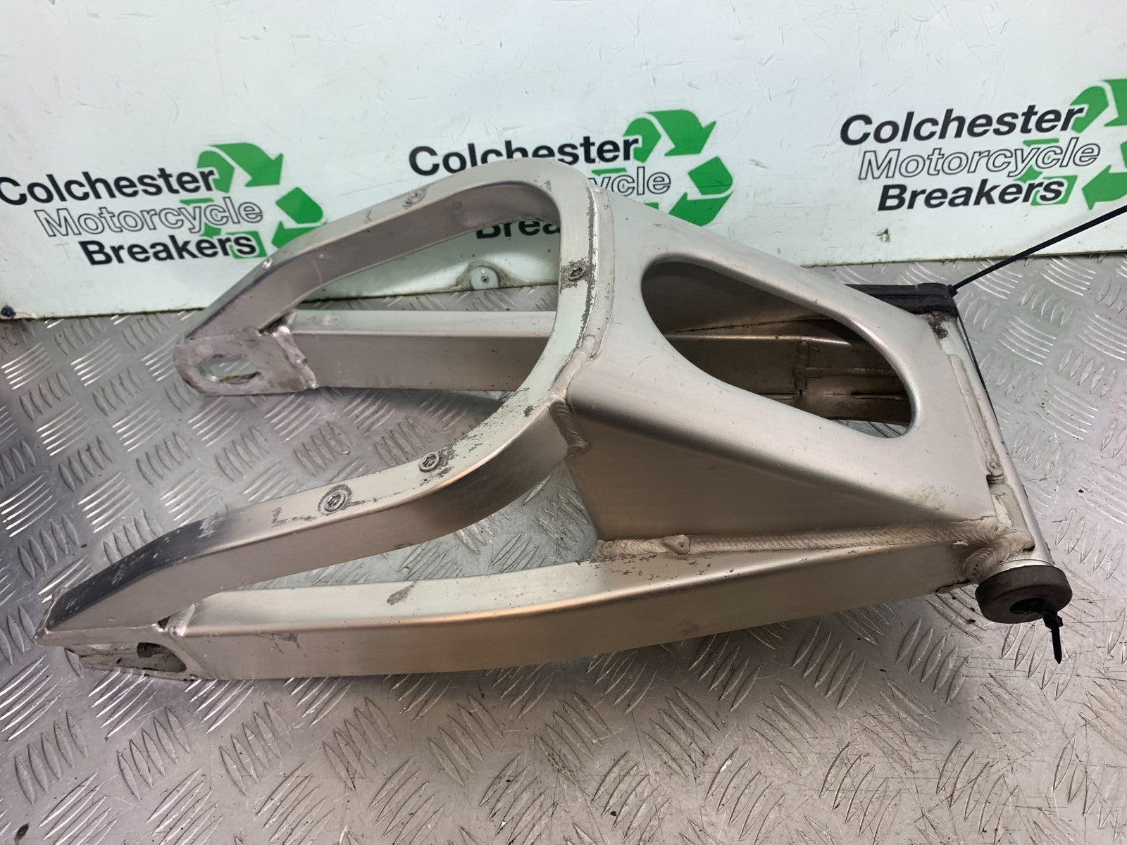 YAMAHA YZF R1 4XV SWINGARM   YEAR 1998-99 (CMB1291)