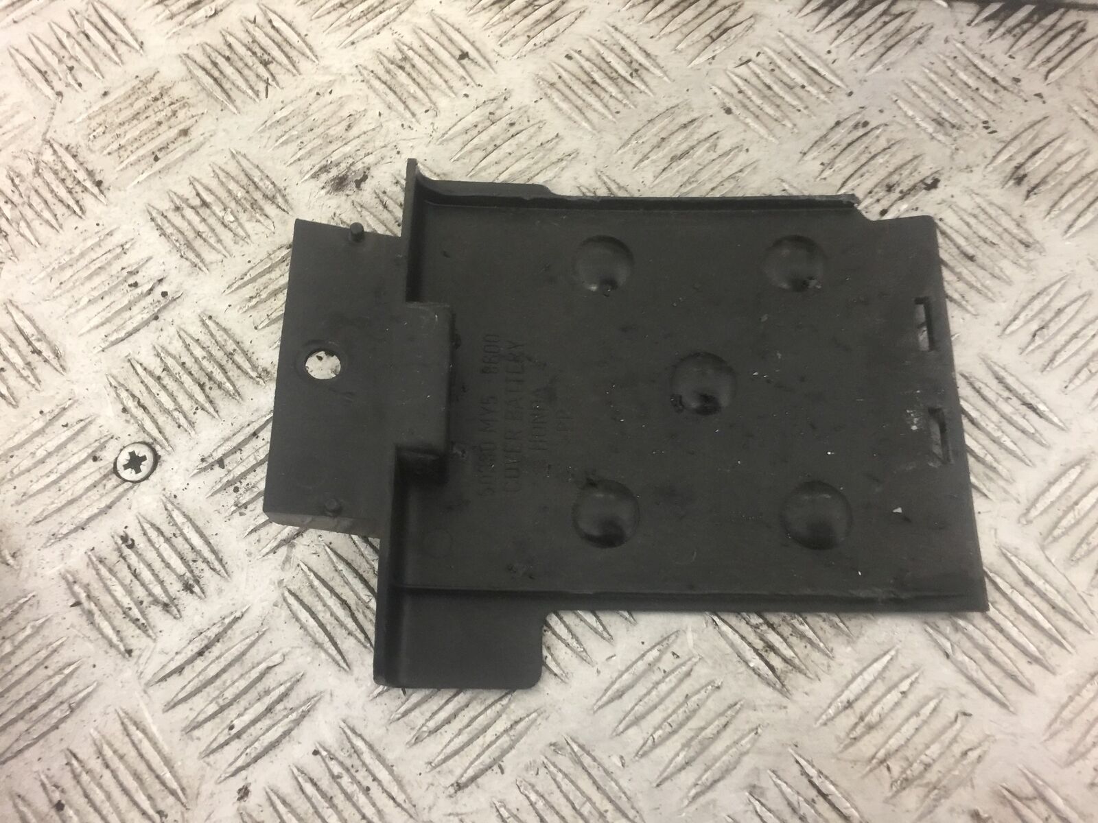 HONDA CB500 CB 500 BATTERY COVER YEAR 2002 (STOCK 426)
