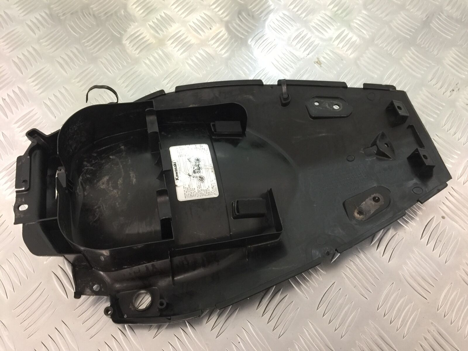 KAWASAKI ER6 N UNDERTRAY YEAR 2009-2011  (STOCK 928)