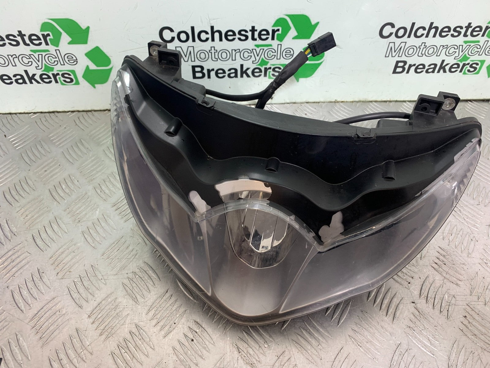 TRIUMPH 1050 SPRINT ST HEADLIGHT  2003-2011 (CMB1285)
