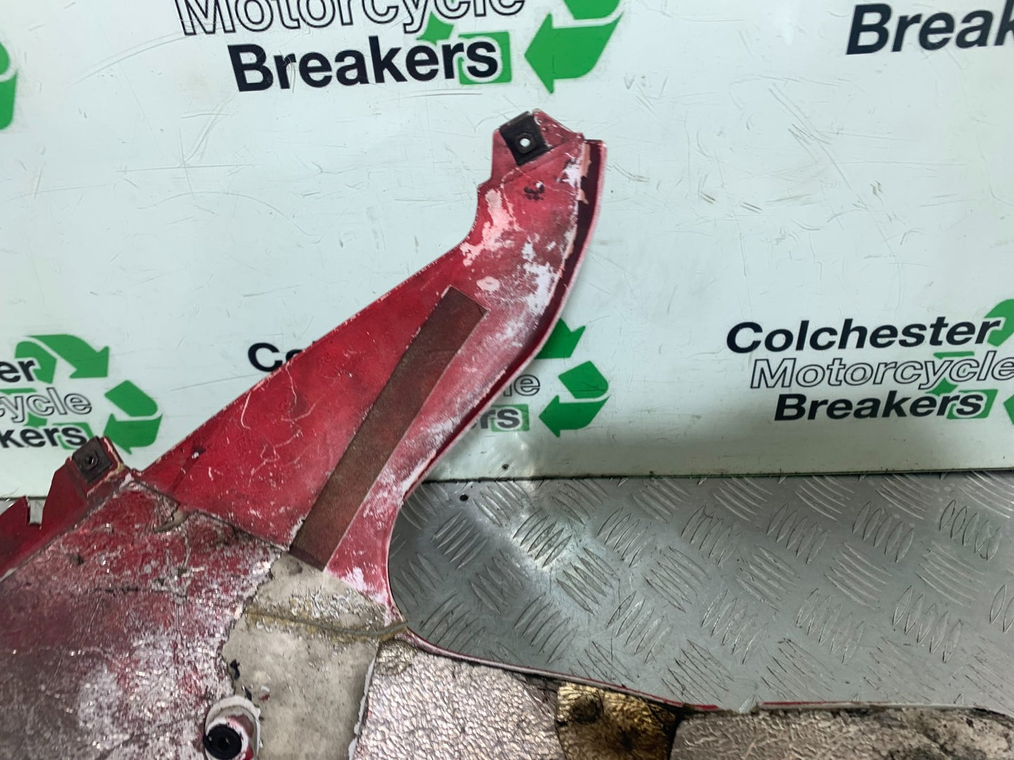 YAMAHA YZF1000 THUNDERACE BELLYPAN YEAR 1997-2000 (CMB1204)