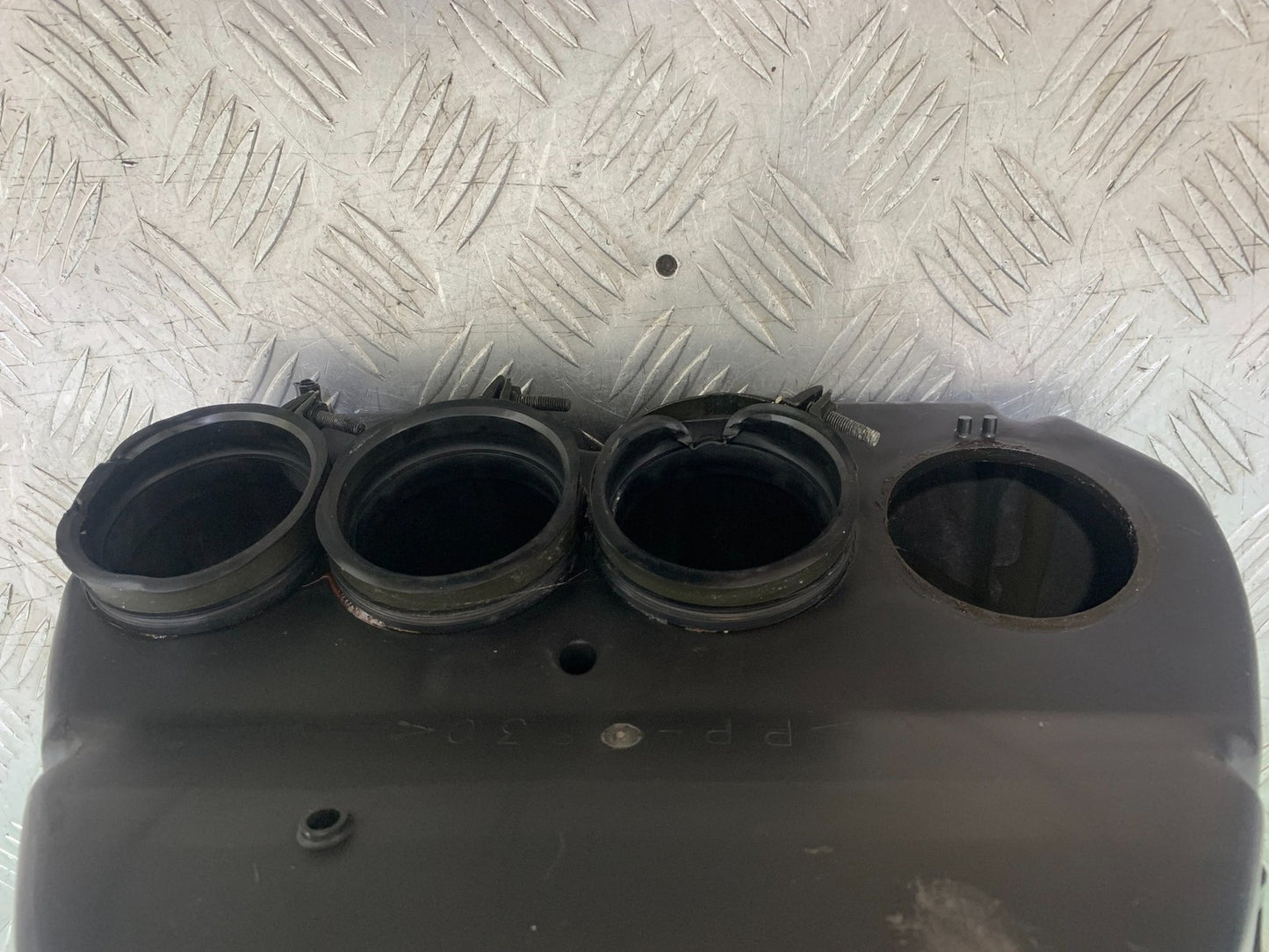 YAMAHA YZF R1 4XV AIRBOX   YEAR 1998-99 (CMB1291)