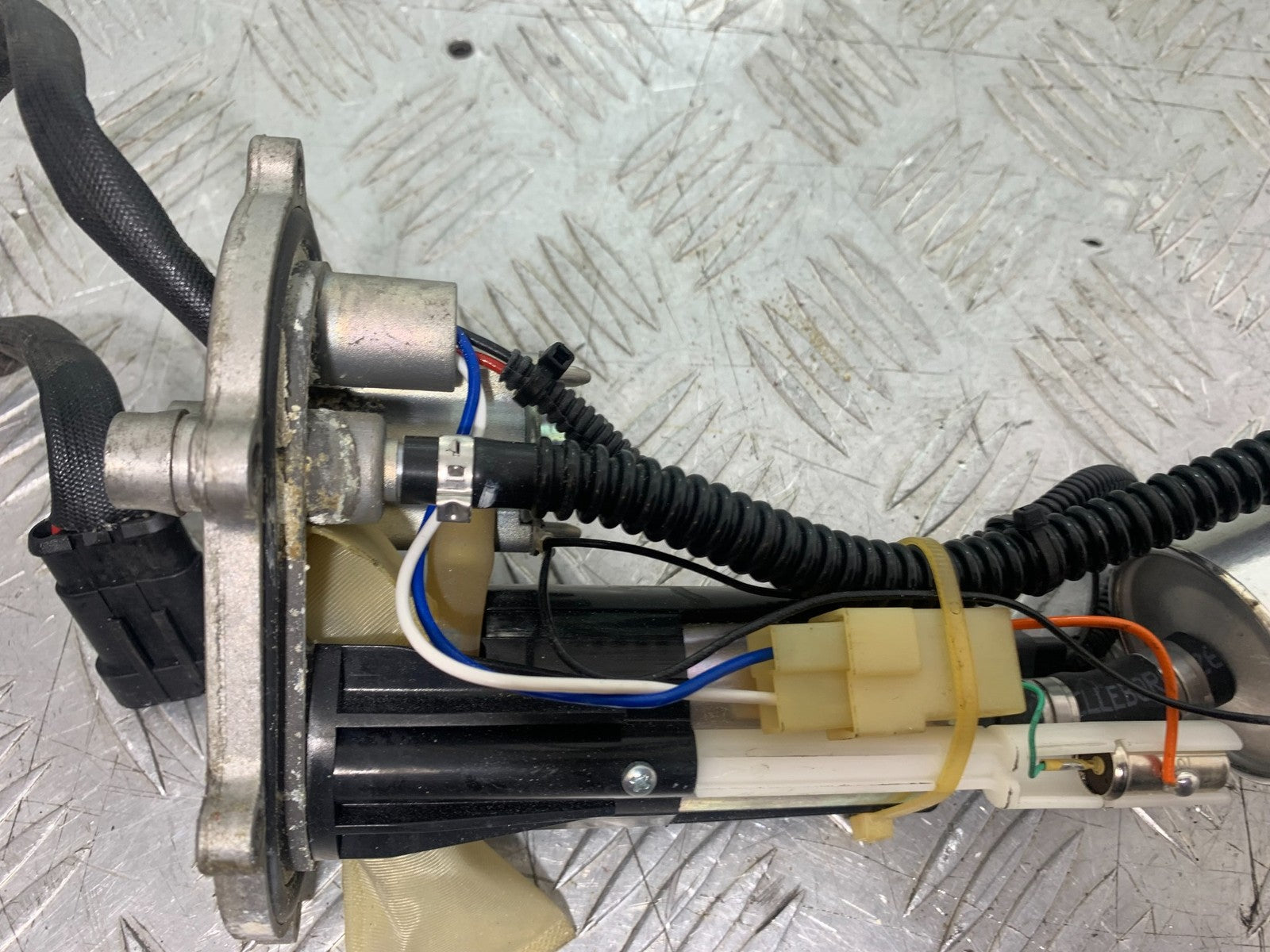DUCATI 1198 S PETROL PUMP  YEAR 2009-2011 (CMB1219)