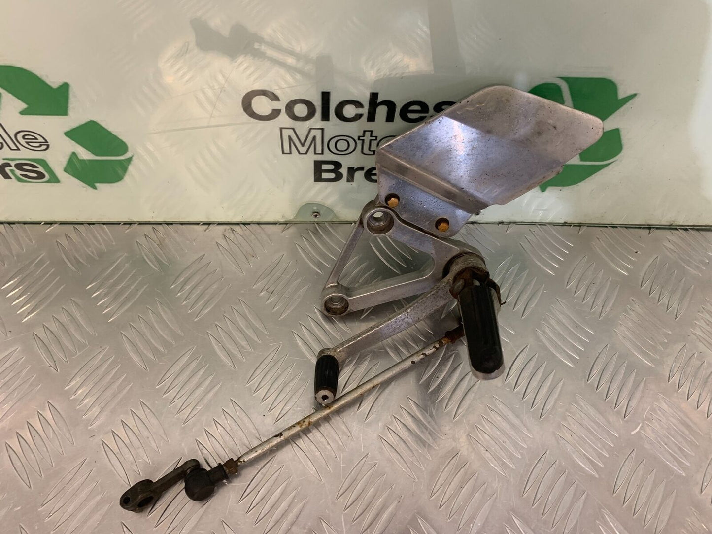 HONDA CBR 400 NC23 TRI-ARM FRONT LEFT HANGER  YEAR 1987-89 (STOCK 969)
