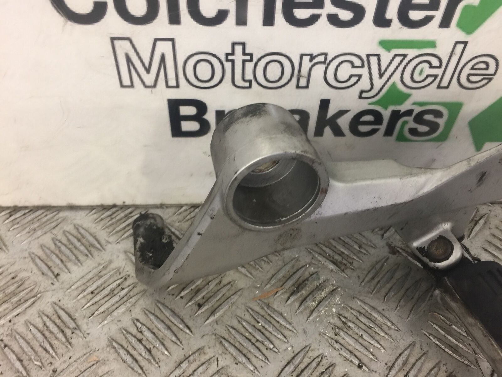 HONDA VFR800 VFR 800 FRONT LEFT HANGER  YEAR 1998-2001 (PRE V-TEC) STOCK NO326