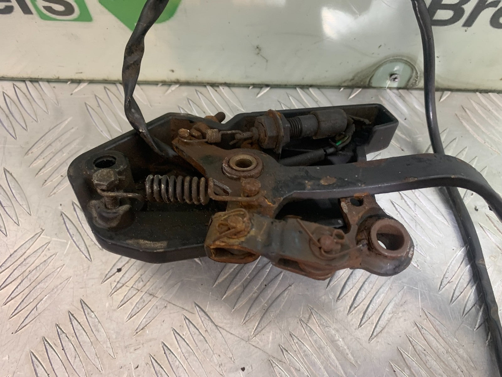 SINNIS HOODLUM 125 RIGHT HANGER AND BRAKE PEDAL   YEAR 2021-2025 (CMB1196)
