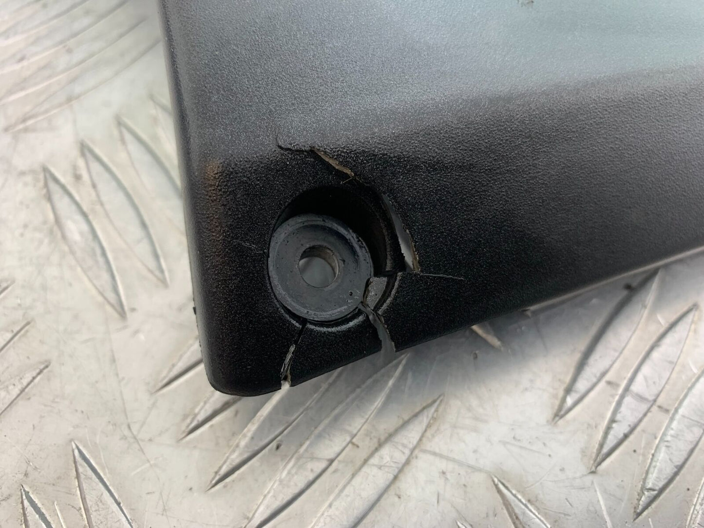 KAWASAKI Z750 Z 750 LEFT SEAT PANEL  YEAR 2004-2006  (CMB1104)