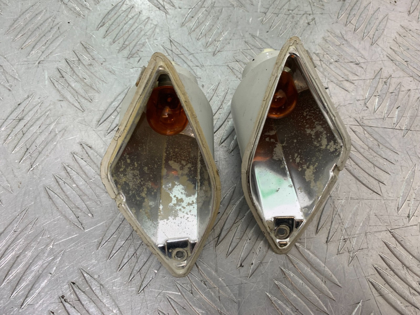 PIAGGIO VESPA GT125 L REAR INDICATORS  YEAR 2003 (CMB1300)
