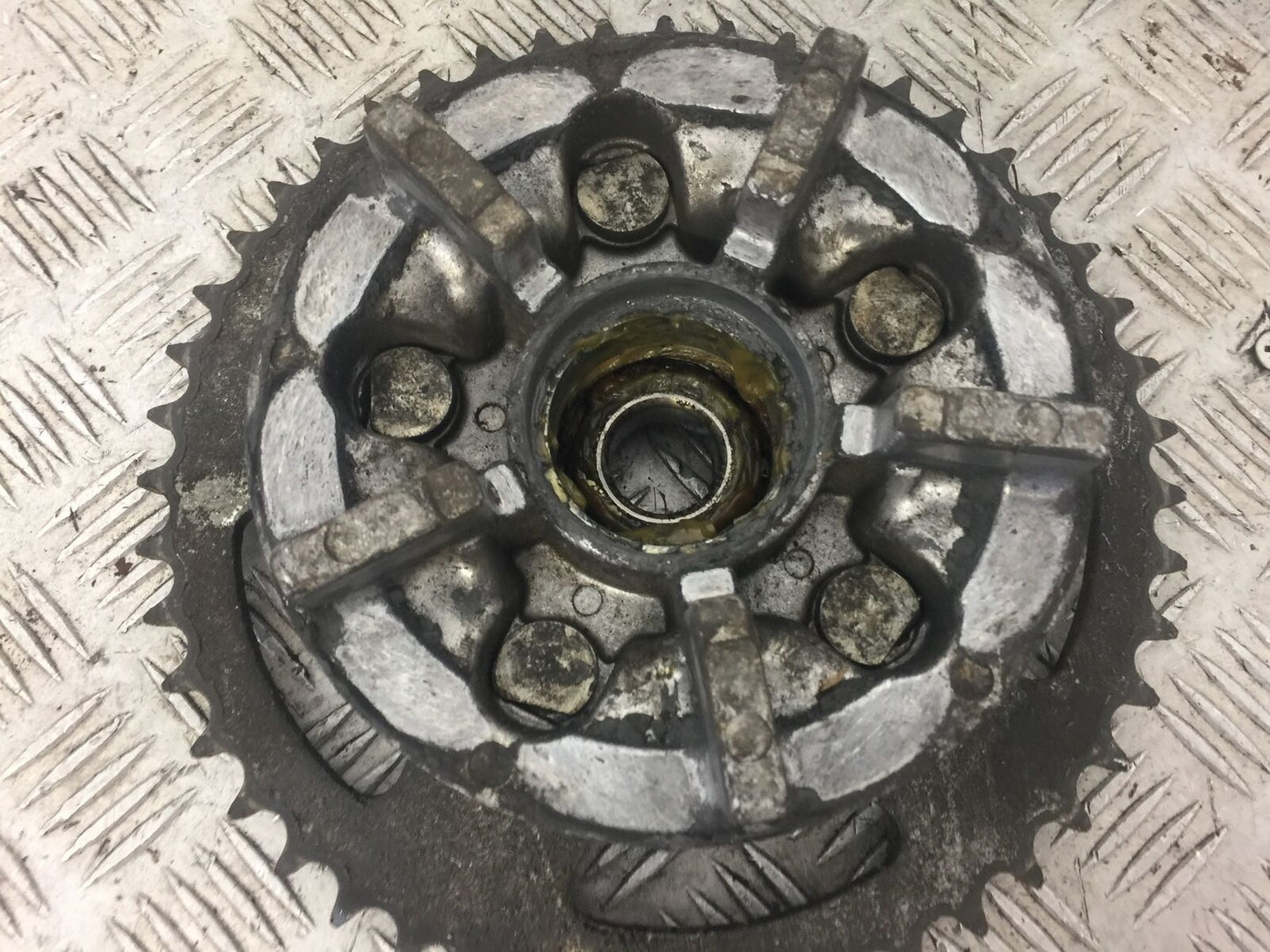 SUZUKI GSF600 GSF 600 BANDIT REAR SPROCKET CARRIER  YEAR 1997 stock 332