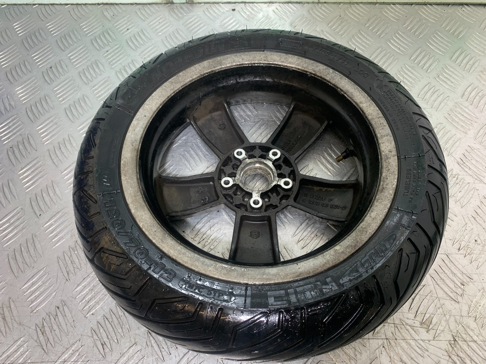 PIAGGIO VESPA GTS 125 FRONT WHEEL   YEAR 2009-2014  (CMB1261)