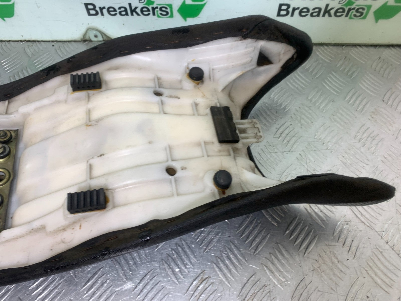 SUZUKI GS500 GS 500 SEAT   YEAR 2001-2008 (CMB1254)