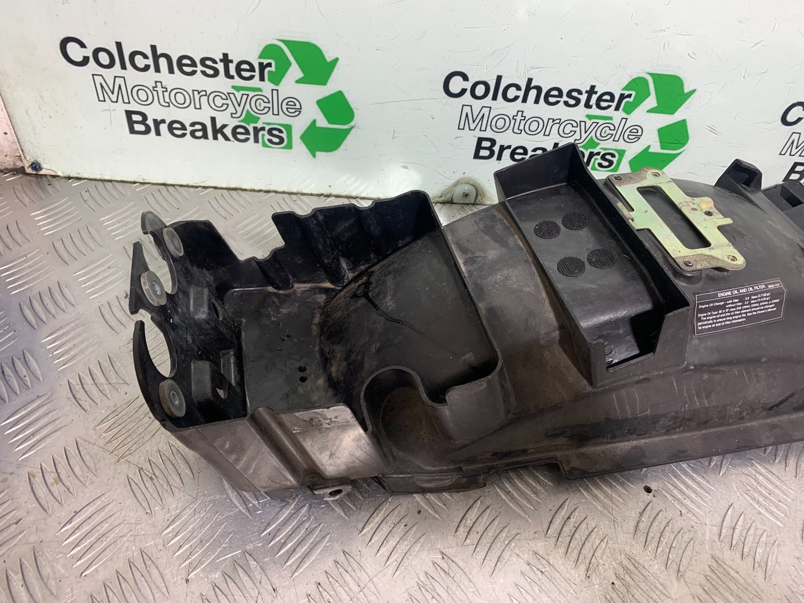 KAWASAKI ZZR1100 D UNDERTRAY   YEAR 1993-2001 (CMB1289)