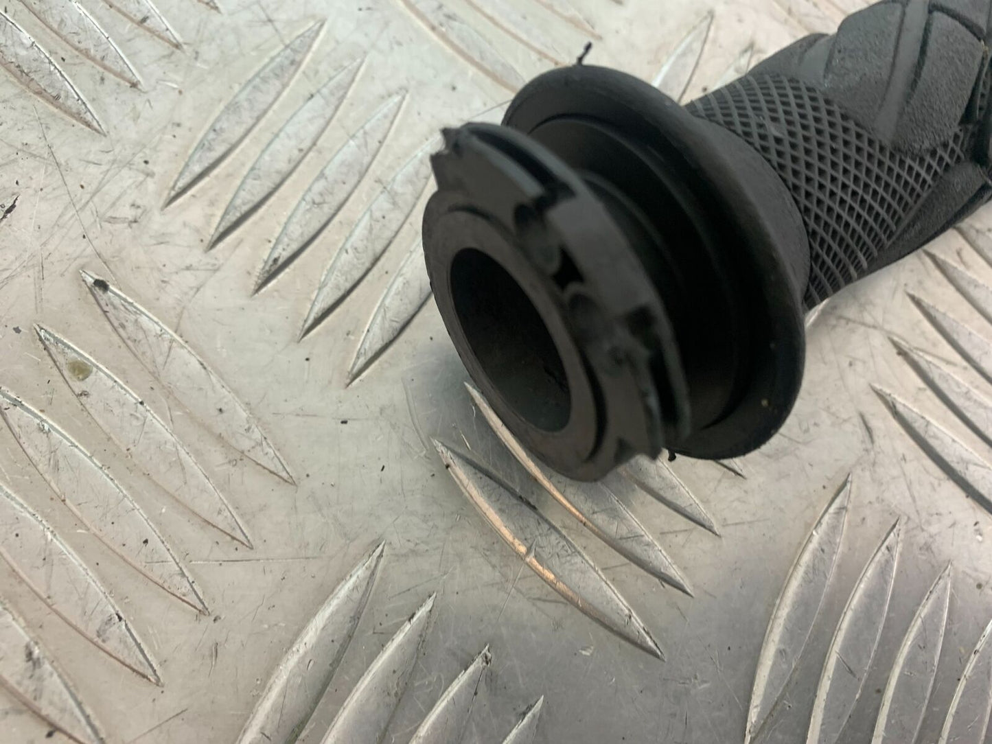 KTM 990 SUPERMOTO T THROTTLE TWIST GRIP  YEAR 2010-2011  (CMB1127)