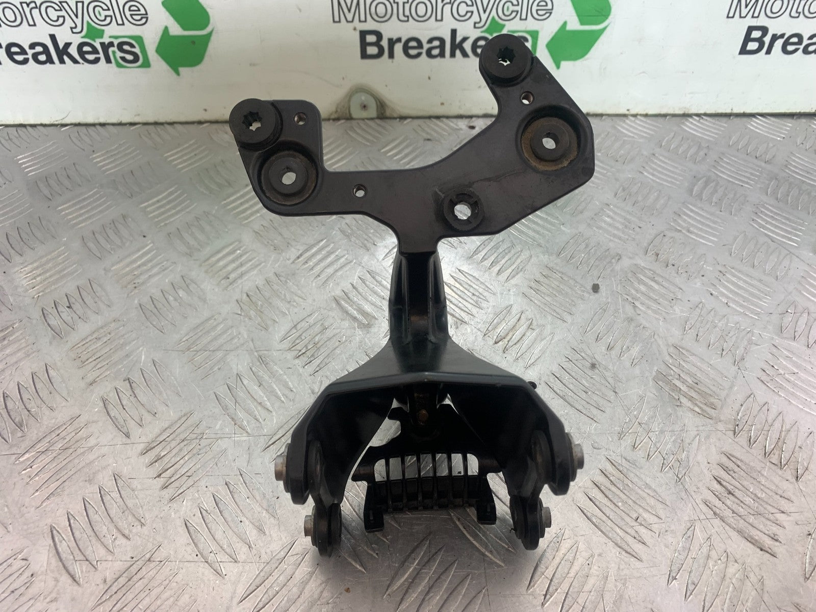 TRIUMPH 675 STREET TRIPLE FAIRING BRACKET   2013-2016 (CMB1186)