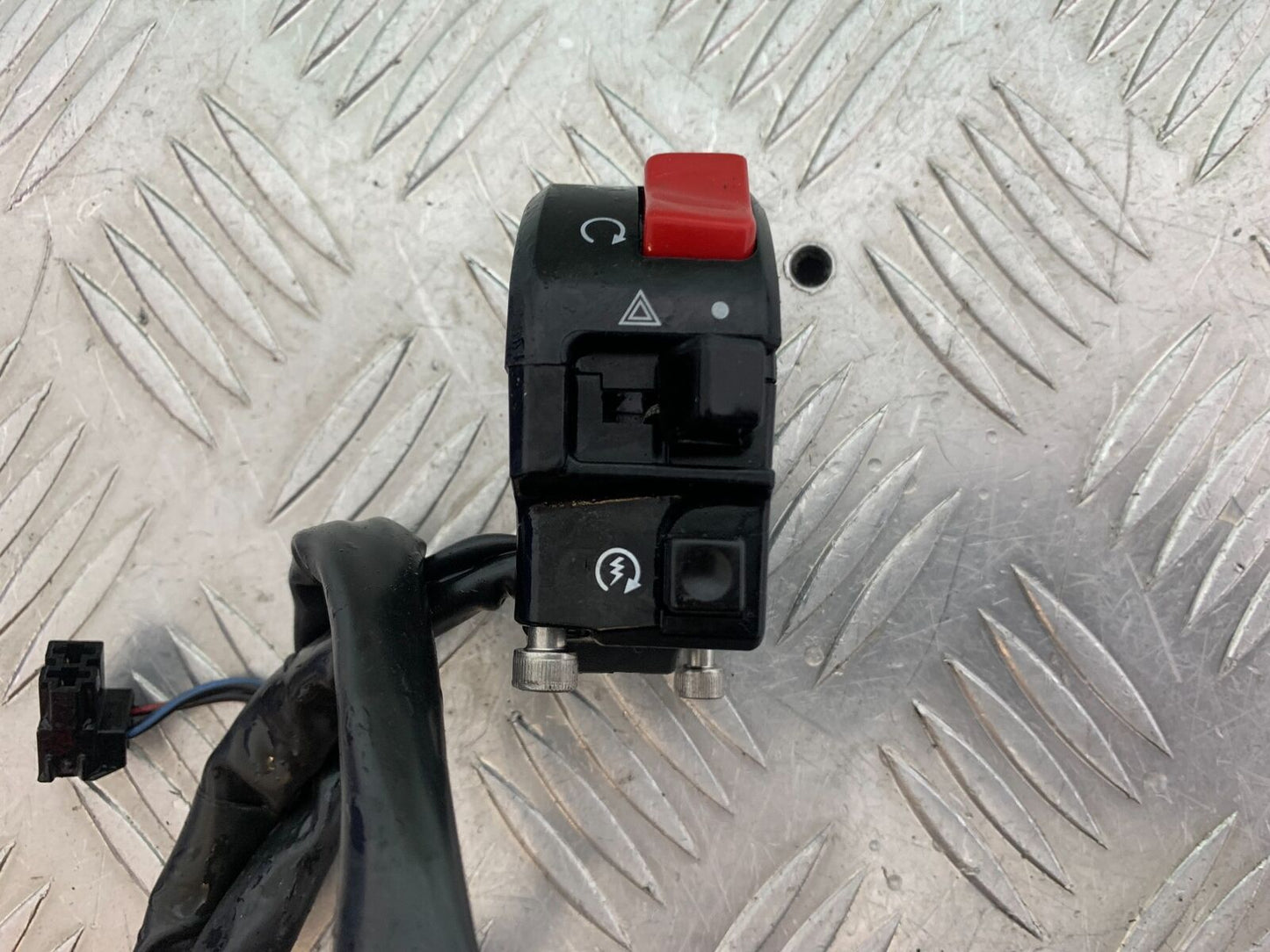 SUZUKI SV1000 SV 1000 K4 RIGHT SWITCH GEAR  YEAR 2003-2007 (CMB1042)