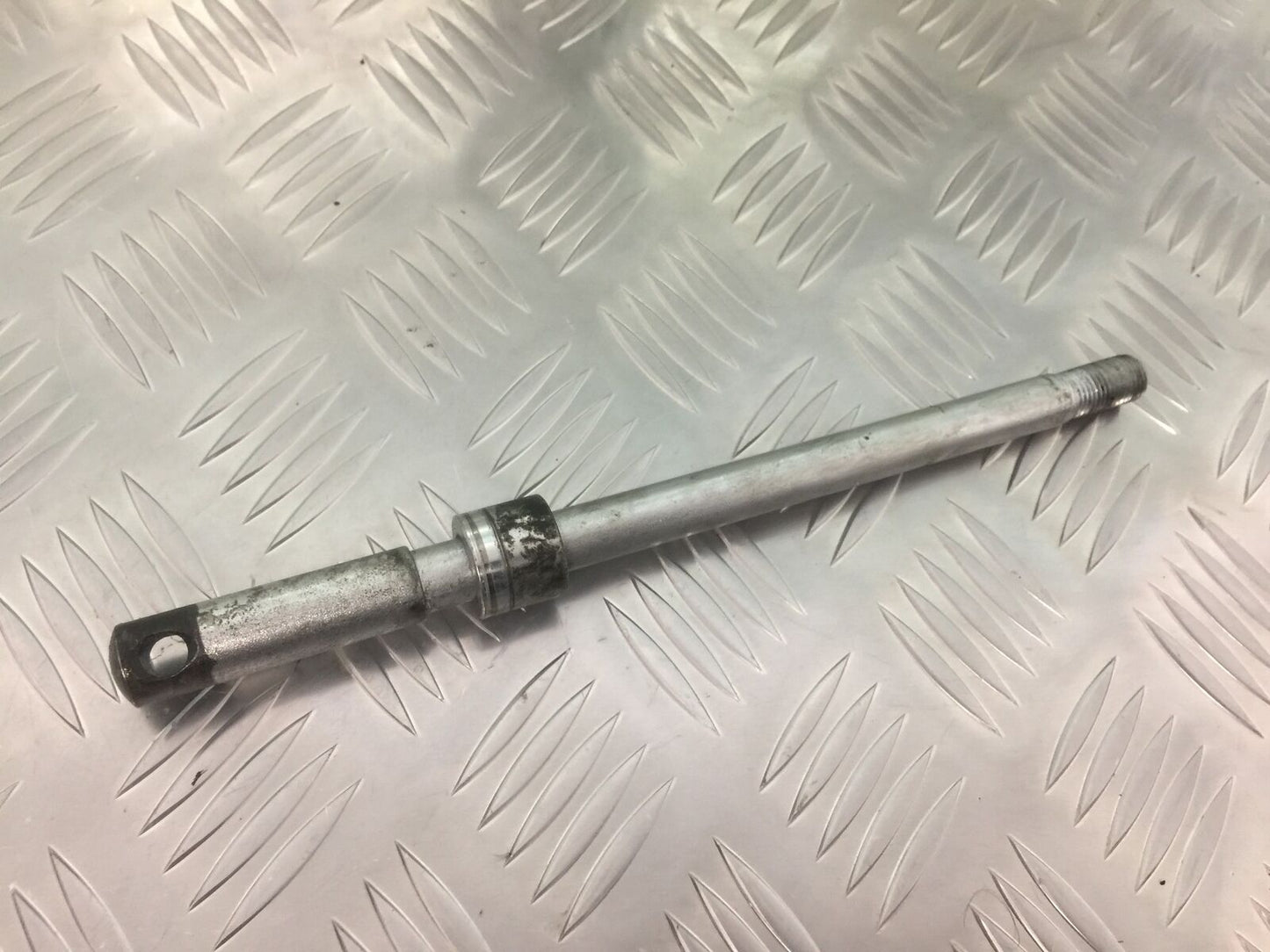 SINNIS TERRAIN 125 FRONT WHEEL SPINDLE  YEAR 2020 (STOCK 921)