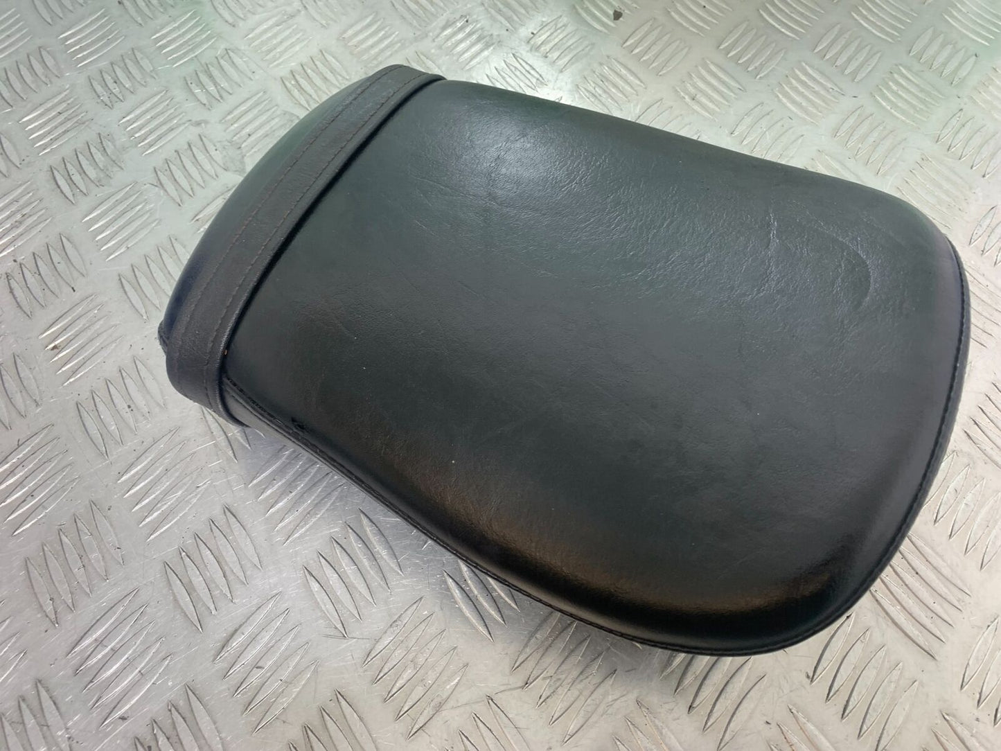 YAMAHA XVS 1100 DRAGSTAR REAR SEAT  YEAR 2000-2007 (CMB1108)