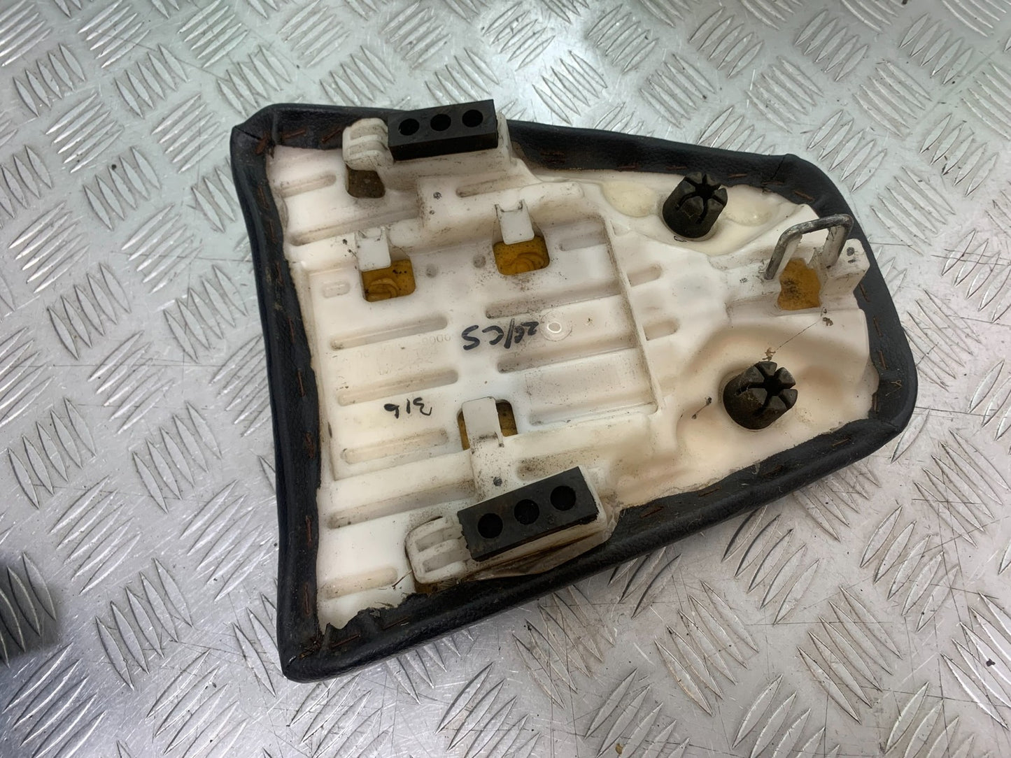 HONDA CBF125 CBF 125 REAR SEAT  YEAR 2009-14 (CMB1182)