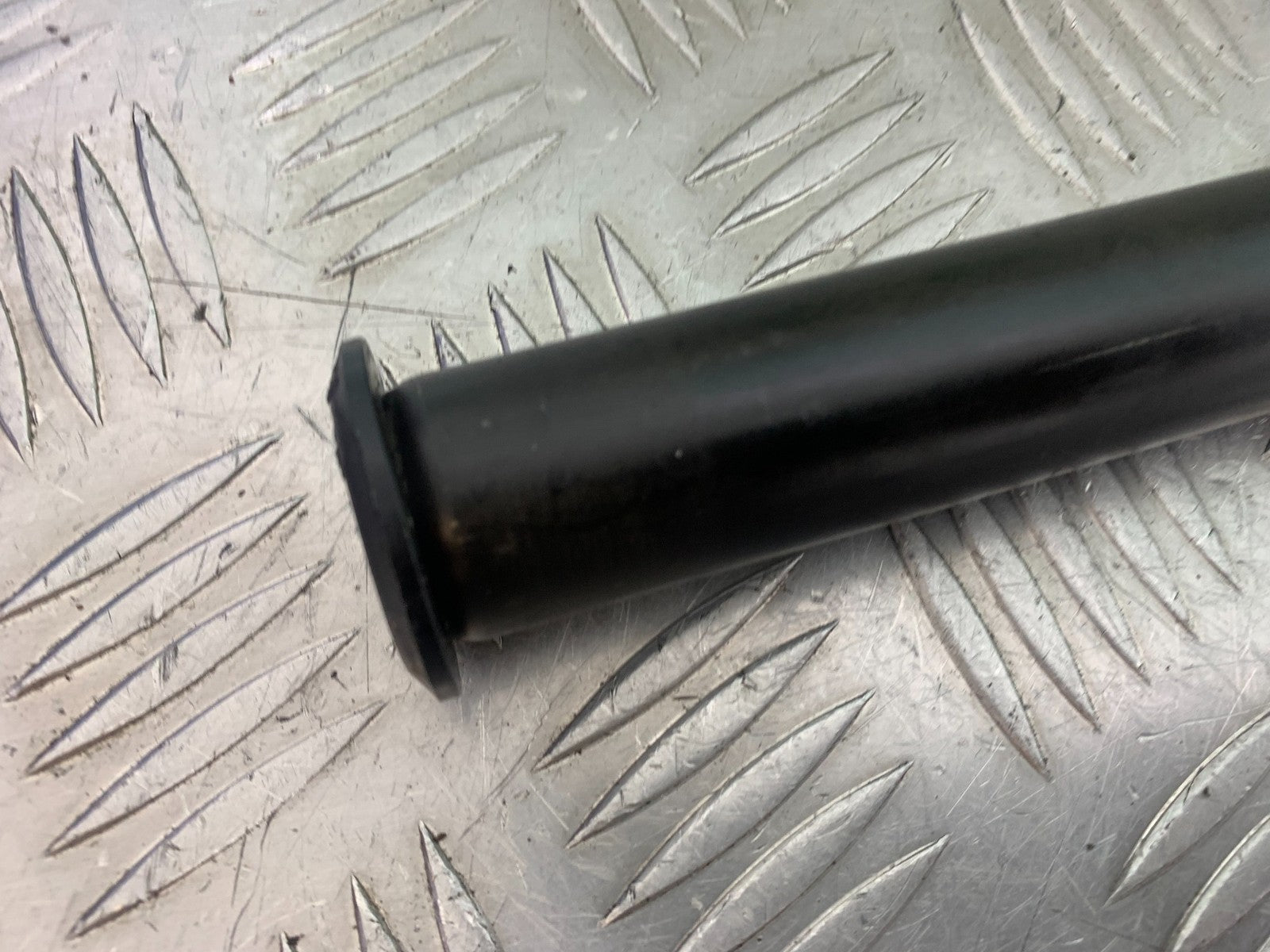 KTM 990 SUPER DUKE FRONT WHEEL SPINDLE  YEAR 2007-2011  (CMB1207)
