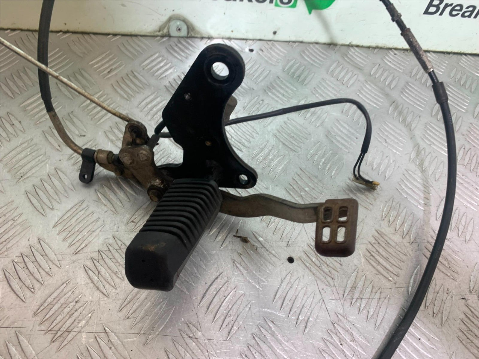 YAMAHA YS125 YS 125 RIGHT HANGER PEG AND PEDAL  YEAR 2017-2021 (CMB1321)