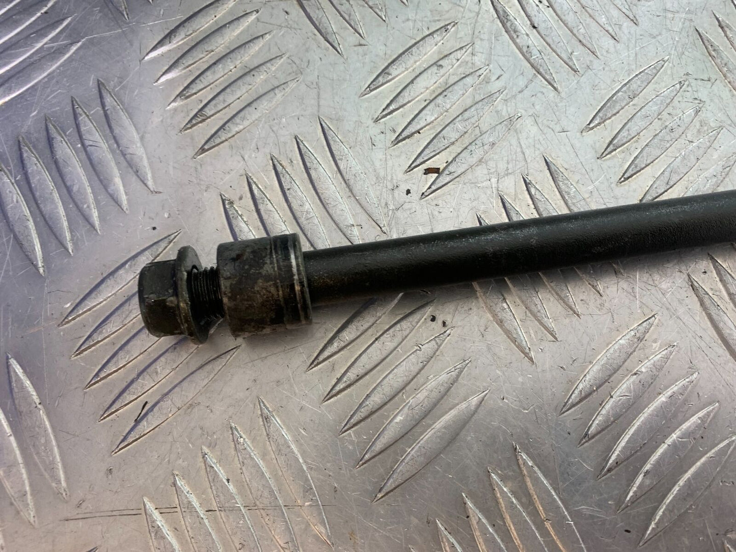 SINNIS TERRAIN 125 FRONT WHEEL SPINDLE  YEAR 2018 (CMB1123)