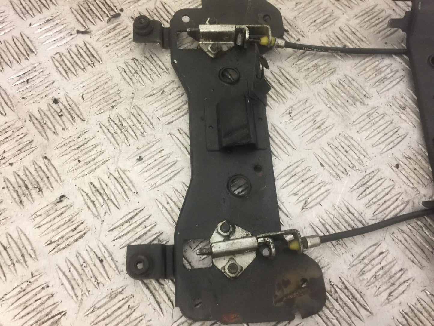 KAWASAKI Z750 Z 750 SEAT CATCHES  YEAR 2009-2012 (STOCK 670)