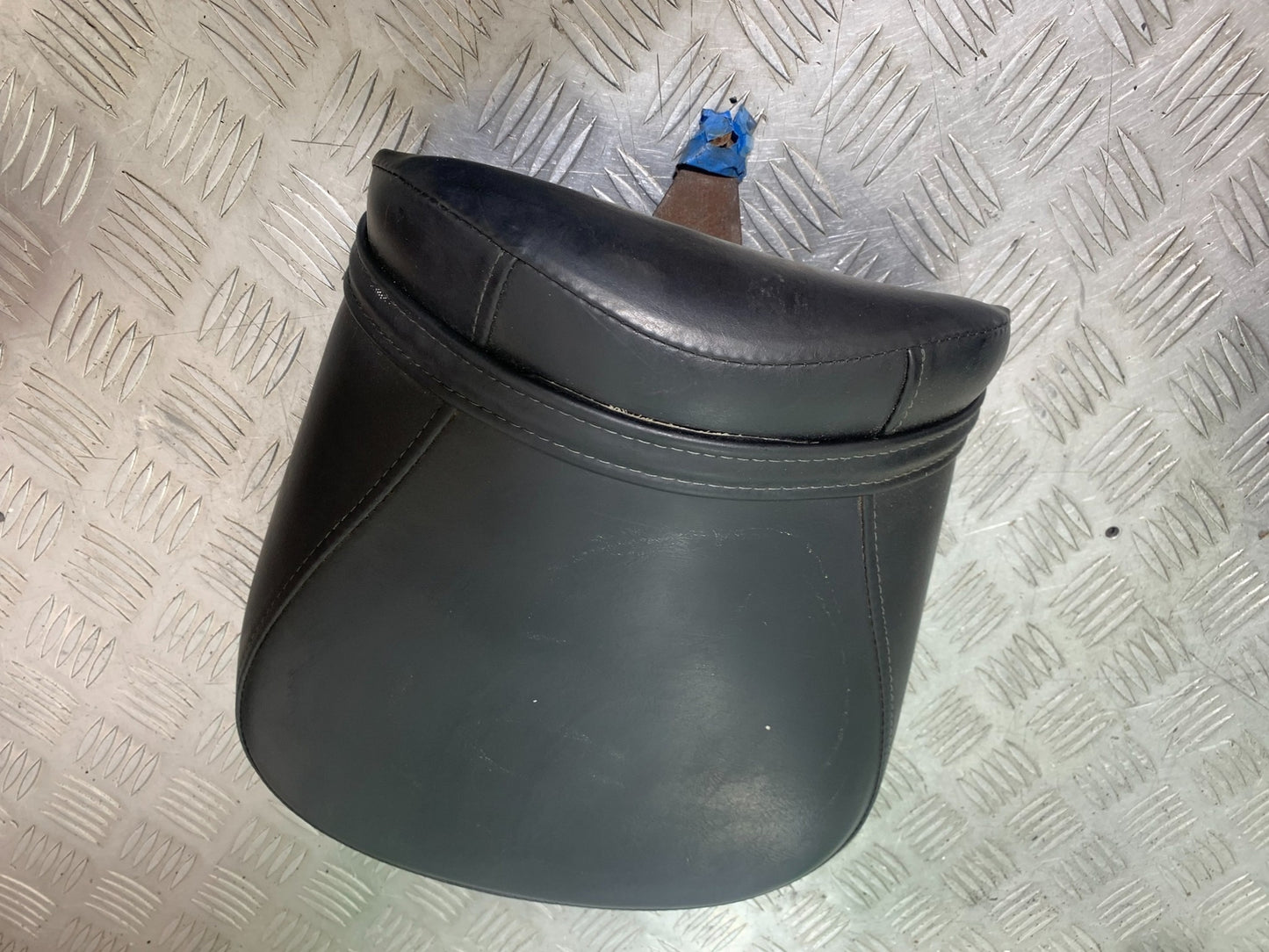 KAWASAKI VN1500 CLASSIC REAR SEAT   YEAR 1999 -2006 (CMB1166)