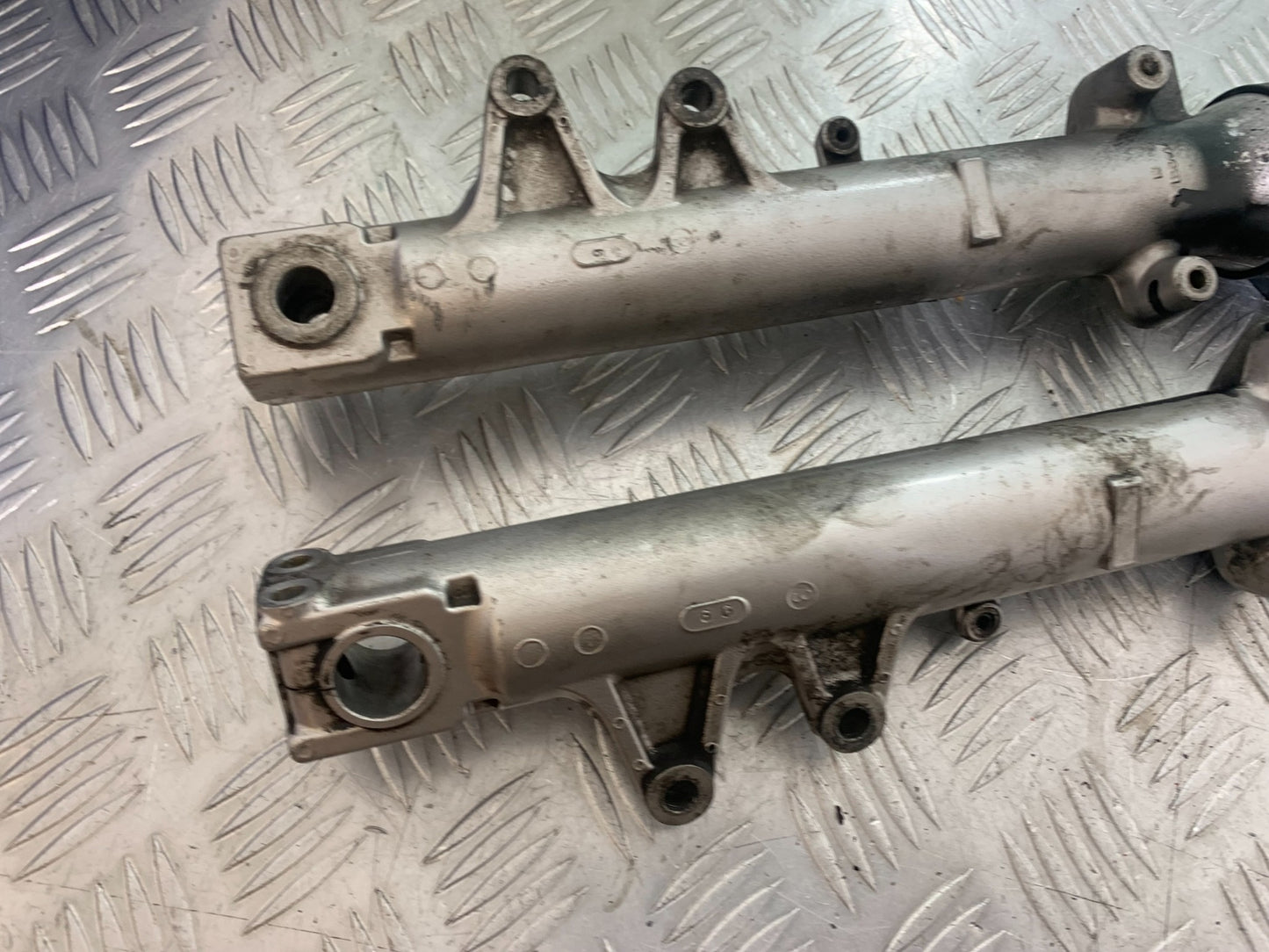 SUZUKI GSF600 GSF 600 BANDIT FORKS YEAR 2001-2003 (CMB1157)