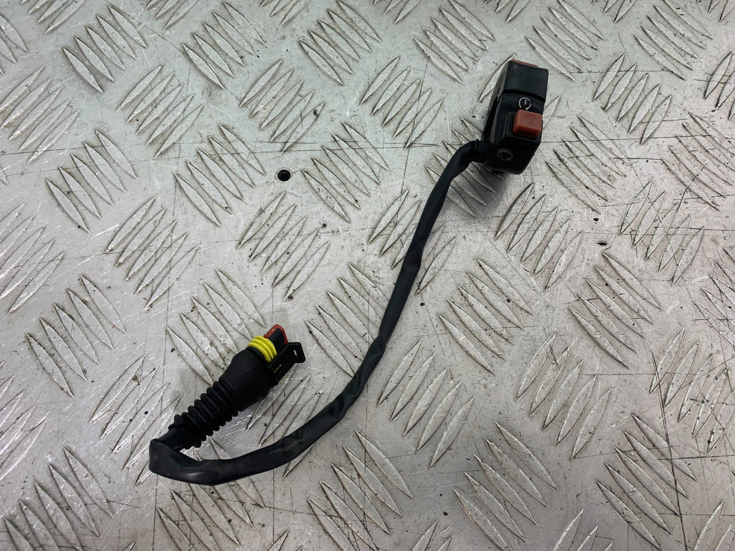 DUCATI 996 SPS 748 916 998 RIGHT SWITCH GEAR 1999-2000 (CMB1209)