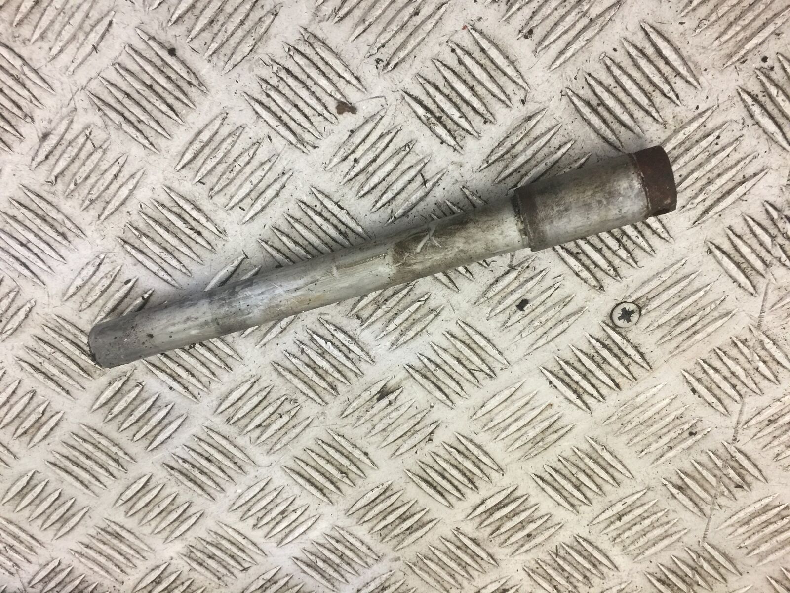HONDA CBF500 CBF 500 FRONT WHEEL SPINDLE   YEAR 2004  (STOCK 585)