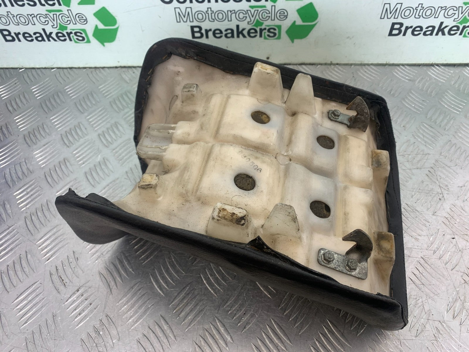 KAWASAKI GPZ600 GPZ 600 FRONT SEAT  YEAR 1988-90 (CMB1258)